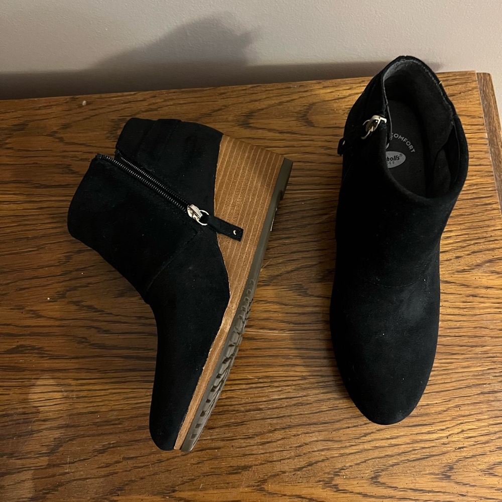 Dr. Scholl's Black Ankle Boots Sleek Design